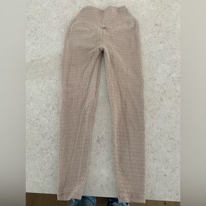 Naturyl by Nikyee Heaton leggings  size small very stretchy